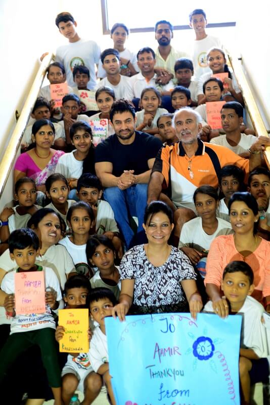 Khelshala kids meet Aamir Khan